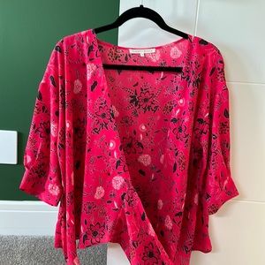Violet and Clair wrap around blouse.Fusia with black and white flowers. Medium.